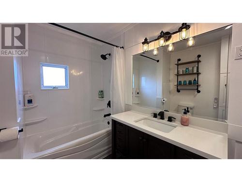 309 Hwy 97A Highway, Spallumcheen, BC - Indoor Photo Showing Bathroom