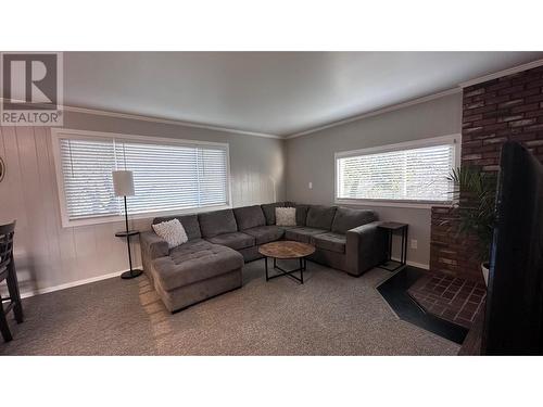 309 Hwy 97A Highway, Spallumcheen, BC - Indoor Photo Showing Living Room