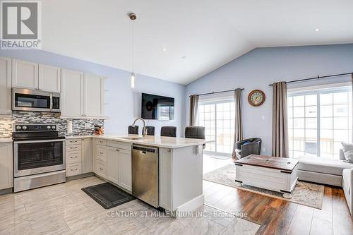 169 Main St W, Southgate, ON - Indoor Photo Showing Kitchen With Upgraded Kitchen