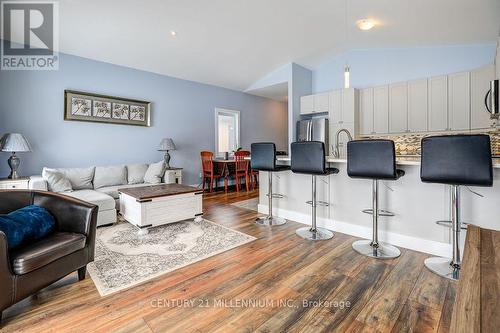 169 Main St W, Southgate, ON - Indoor Photo Showing Living Room