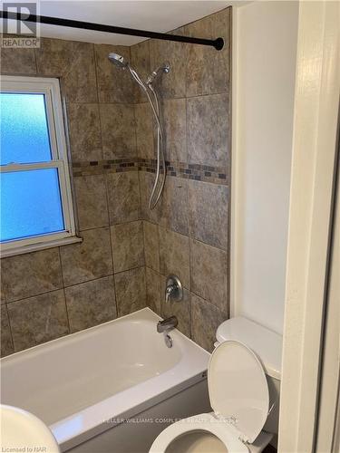 6023 Montrose Rd, Niagara Falls, ON - Indoor Photo Showing Bathroom