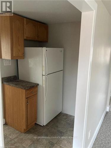 6023 Montrose Road, Niagara Falls, ON - Indoor Photo Showing Kitchen