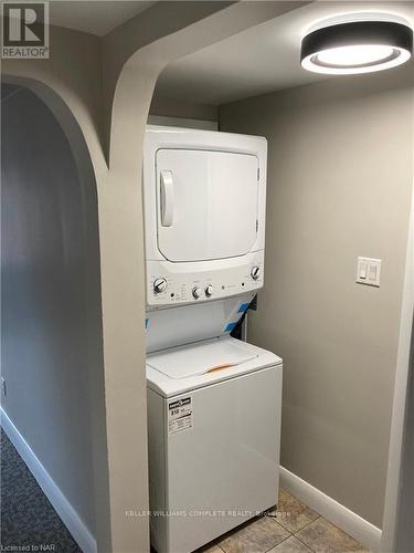 6023 Montrose Rd, Niagara Falls, ON - Indoor Photo Showing Laundry Room