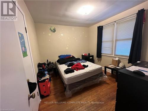 6023 Montrose Rd, Niagara Falls, ON - Indoor Photo Showing Bedroom