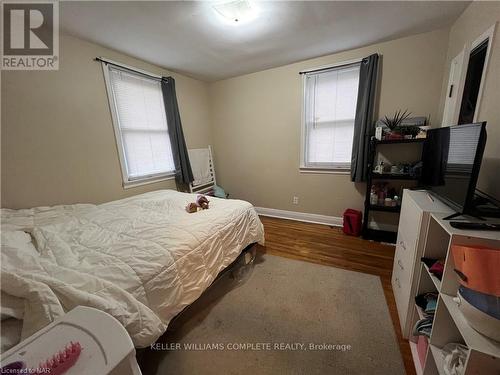 6023 Montrose Road, Niagara Falls, ON - Indoor Photo Showing Bedroom