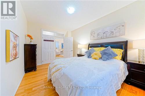 42 Sparkle Dr, Thorold, ON - Indoor Photo Showing Bedroom