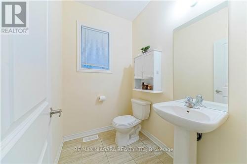 42 Sparkle Dr, Thorold, ON - Indoor Photo Showing Bathroom