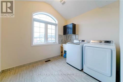 42 Sparkle Dr, Thorold, ON - Indoor Photo Showing Laundry Room