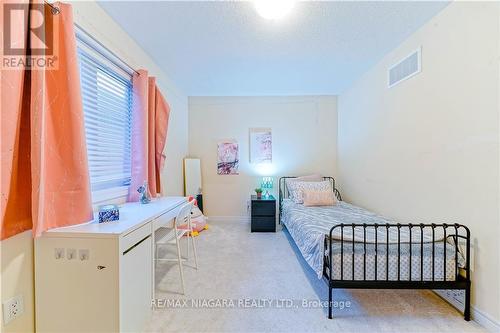 42 Sparkle Drive, Thorold, ON - Indoor Photo Showing Bedroom