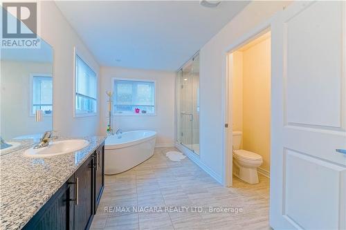 42 Sparkle Dr, Thorold, ON - Indoor Photo Showing Bathroom