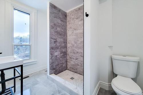 36 Erie Avenue|Unit #2 Upper, Hamilton, ON - Indoor Photo Showing Bathroom
