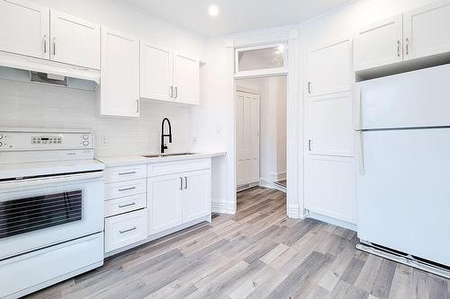36 Erie Avenue|Unit #2 Upper, Hamilton, ON - Indoor Photo Showing Kitchen