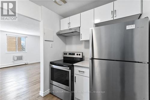 #304 -440 Central Ave, London, ON - Indoor Photo Showing Kitchen