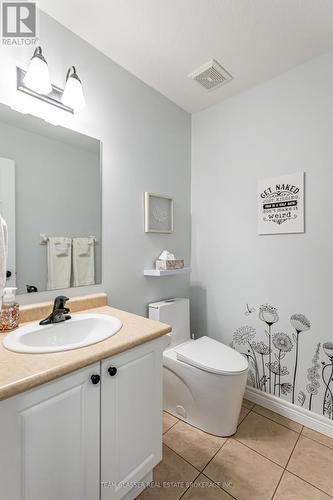 2221 Lilac Ave, London, ON - Indoor Photo Showing Bathroom