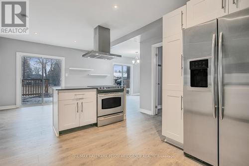 35 Donald Street, Barrie, ON - Indoor Photo Showing Kitchen