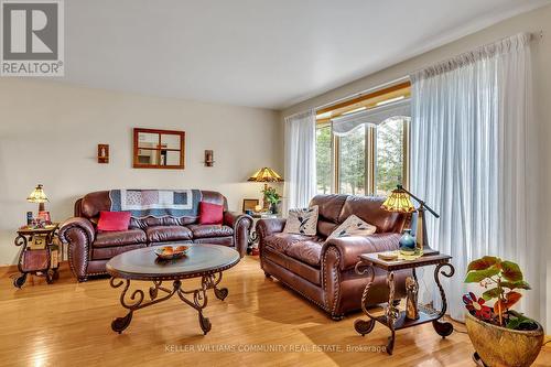 194 Kerry Line, Smith-Ennismore-Lakefield, ON - Indoor Photo Showing Living Room