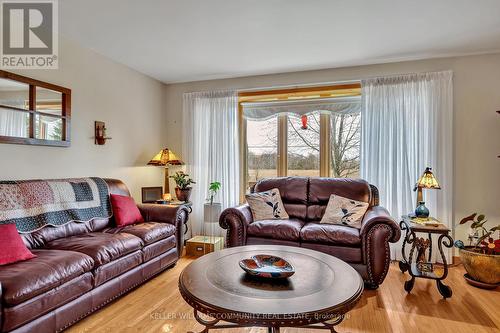 194 Kerry Line, Smith-Ennismore-Lakefield, ON - Indoor Photo Showing Living Room