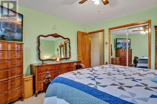 194 Kerry Line, Smith-Ennismore-Lakefield, ON - Indoor Photo Showing Bedroom