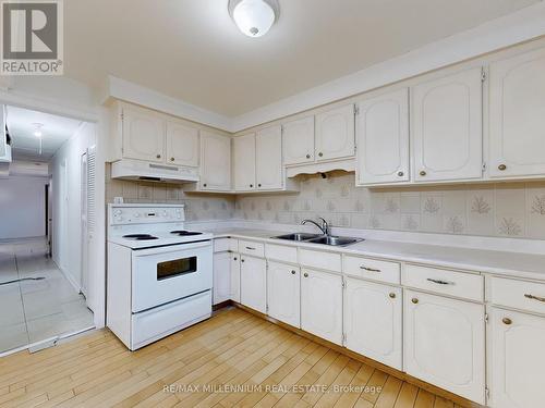 25 Rabton Crt, Toronto, ON - Indoor Photo Showing Kitchen With Double Sink