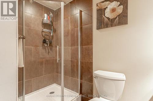 1449 Aldersbrook Rd, London, ON - Indoor Photo Showing Bathroom