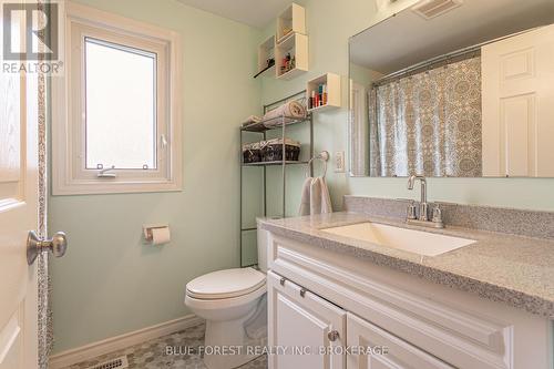 1449 Aldersbrook Rd, London, ON - Indoor Photo Showing Bathroom