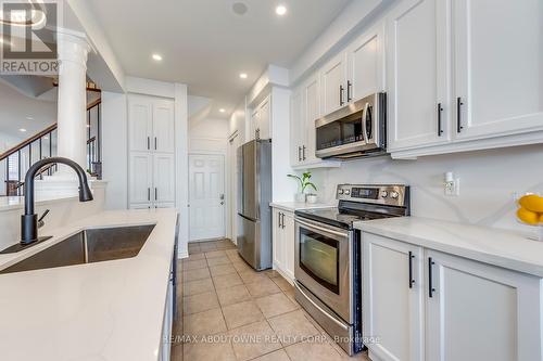 593 Gibson Cres, Milton, ON - Indoor Photo Showing Kitchen With Stainless Steel Kitchen With Upgraded Kitchen