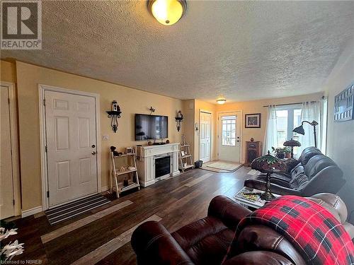 225 Dovercourt Road, Sturgeon Falls, ON - Indoor Photo Showing Living Room