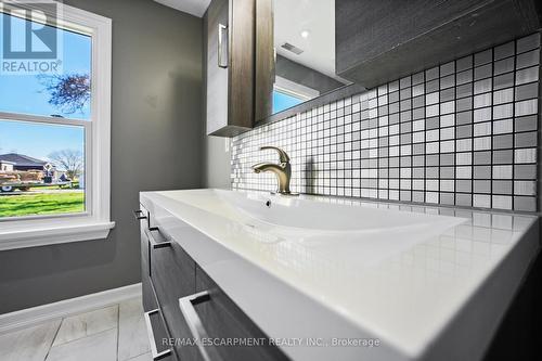 6354 Townline Rd, West Lincoln, ON - Indoor Photo Showing Bathroom