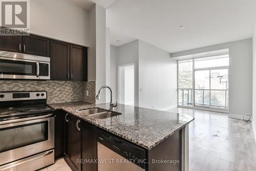 206 - 4700 Highway 7 Avenue, Vaughan (East Woodbridge), ON - Indoor Photo Showing Kitchen With Double Sink With Upgraded Kitchen