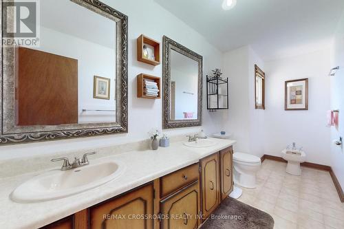 29 Glouster Crt, Richmond Hill, ON - Indoor Photo Showing Bathroom
