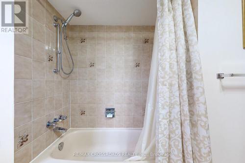 29 Glouster Crt, Richmond Hill, ON - Indoor Photo Showing Bathroom