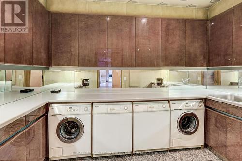 112 Westwood Lane, Richmond Hill, ON - Indoor Photo Showing Laundry Room