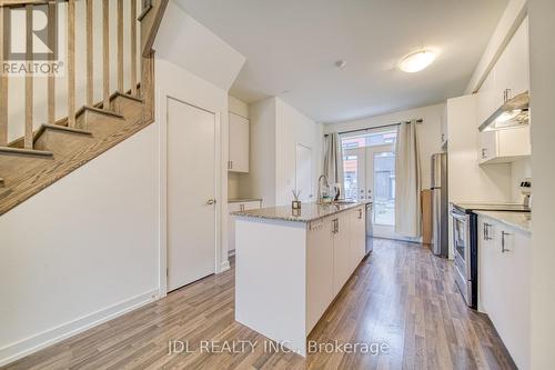 118 - 370D Red Maple Road, Richmond Hill, ON - Indoor Photo Showing Kitchen
