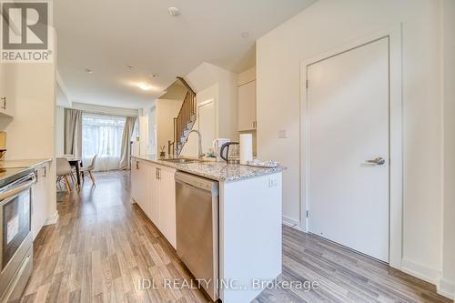 118 - 370D Red Maple Road, Richmond Hill, ON - Indoor Photo Showing Kitchen With Upgraded Kitchen