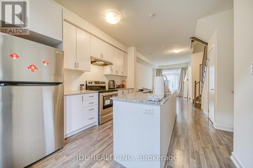 118 - 370D Red Maple Road, Richmond Hill, ON - Indoor Photo Showing Kitchen With Upgraded Kitchen
