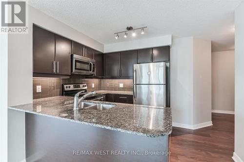 #903 -33 Bay St, Toronto, ON - Indoor Photo Showing Kitchen With Double Sink With Upgraded Kitchen