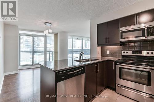 #903 -33 Bay St, Toronto, ON - Indoor Photo Showing Kitchen With Double Sink With Upgraded Kitchen