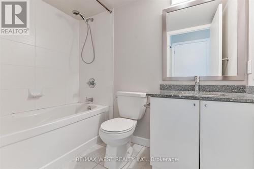 #903 -33 Bay St, Toronto, ON - Indoor Photo Showing Bathroom