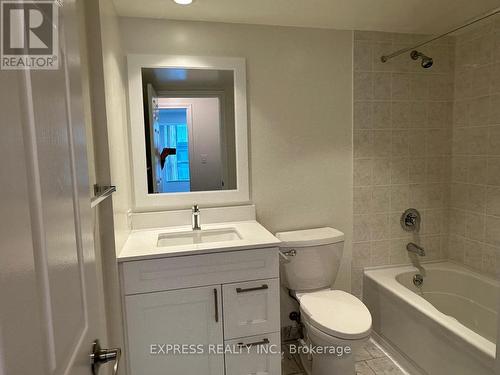 1001 - 168 Simcoe Street, Toronto, ON - Indoor Photo Showing Bathroom