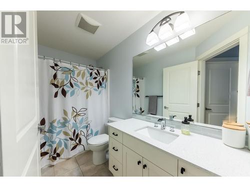 2081 Saddleback Drive, Kamloops, BC - Indoor Photo Showing Bathroom