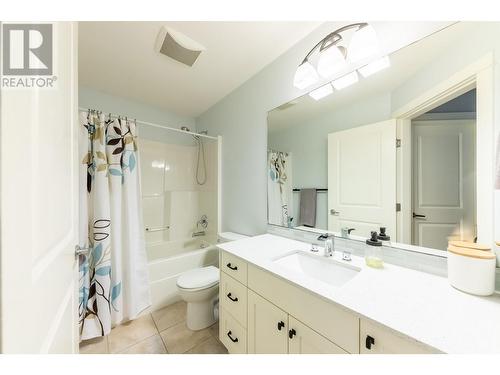 2081 Saddleback Drive, Kamloops, BC - Indoor Photo Showing Bathroom