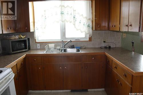 74 Main Street, Fillmore, SK - Indoor Photo Showing Kitchen With Double Sink