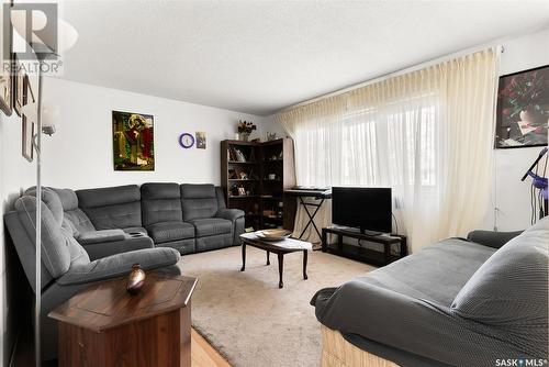 98 Trudelle Crescent, Regina, SK - Indoor Photo Showing Living Room