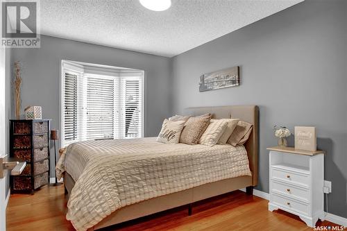 2727 Silverman Bay, Regina, SK - Indoor Photo Showing Bedroom