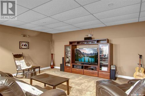 2727 Silverman Bay, Regina, SK - Indoor Photo Showing Living Room