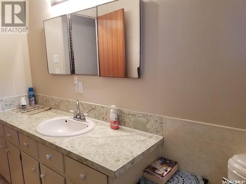 1283 Veterans Crescent, Estevan, SK - Indoor Photo Showing Bathroom