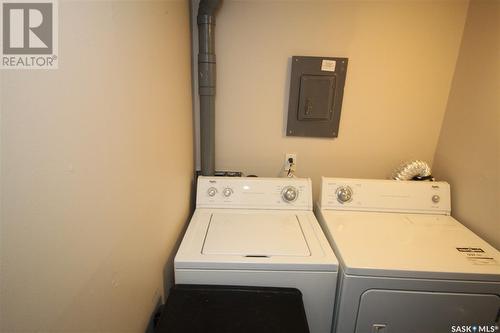 708 537 4Th Avenue N, Saskatoon, SK - Indoor Photo Showing Laundry Room