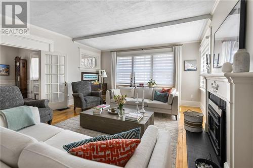 158 Bonaccord, Moncton, NB - Indoor Photo Showing Living Room