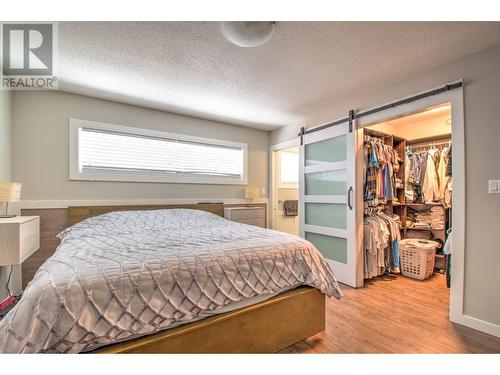 655 Clifton Road S, Kelowna, BC - Indoor Photo Showing Bedroom