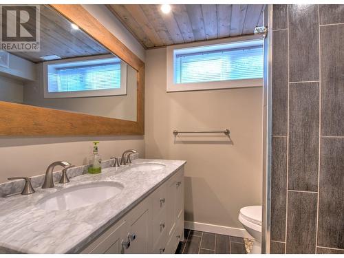 655 Clifton Road S, Kelowna, BC - Indoor Photo Showing Bathroom